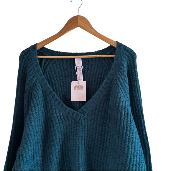SAVAGE x FENTY Fuzz Fit Knit V-neck Oversized Sweater Blue Reflection Size M - Picture 3 of 12
